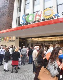 Imagen secundaria 2 - El encuentro de Mercedes con Antonio Banderas: «Yo viví más de 30 años en su piso»