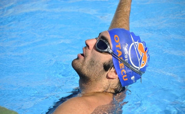 Jorge Otalecu, del CN Marbella, en una prueba de natación. 