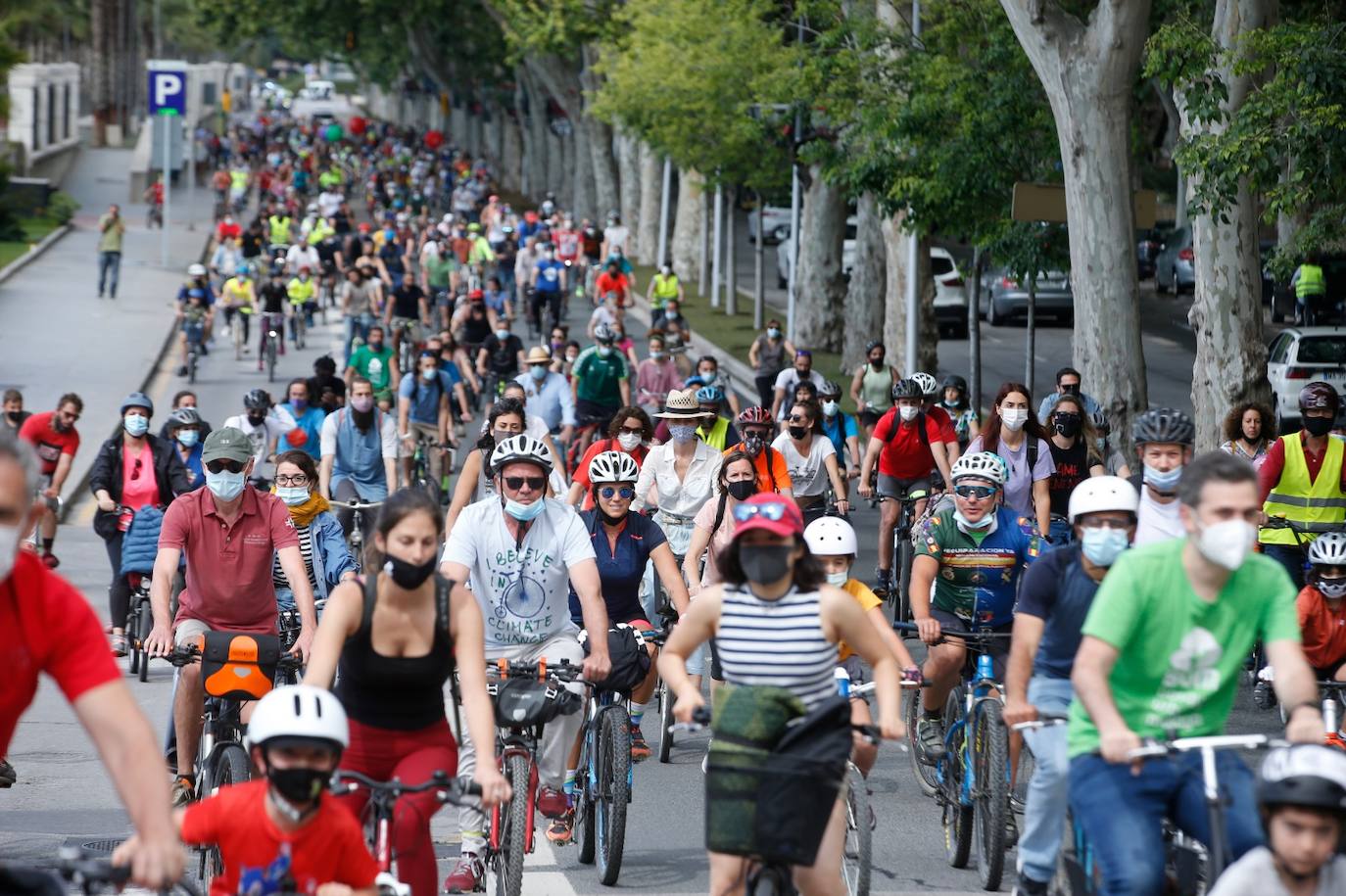 Ruedas Redondas ha celebrado este domingo la segunda 'bicifestación'. 