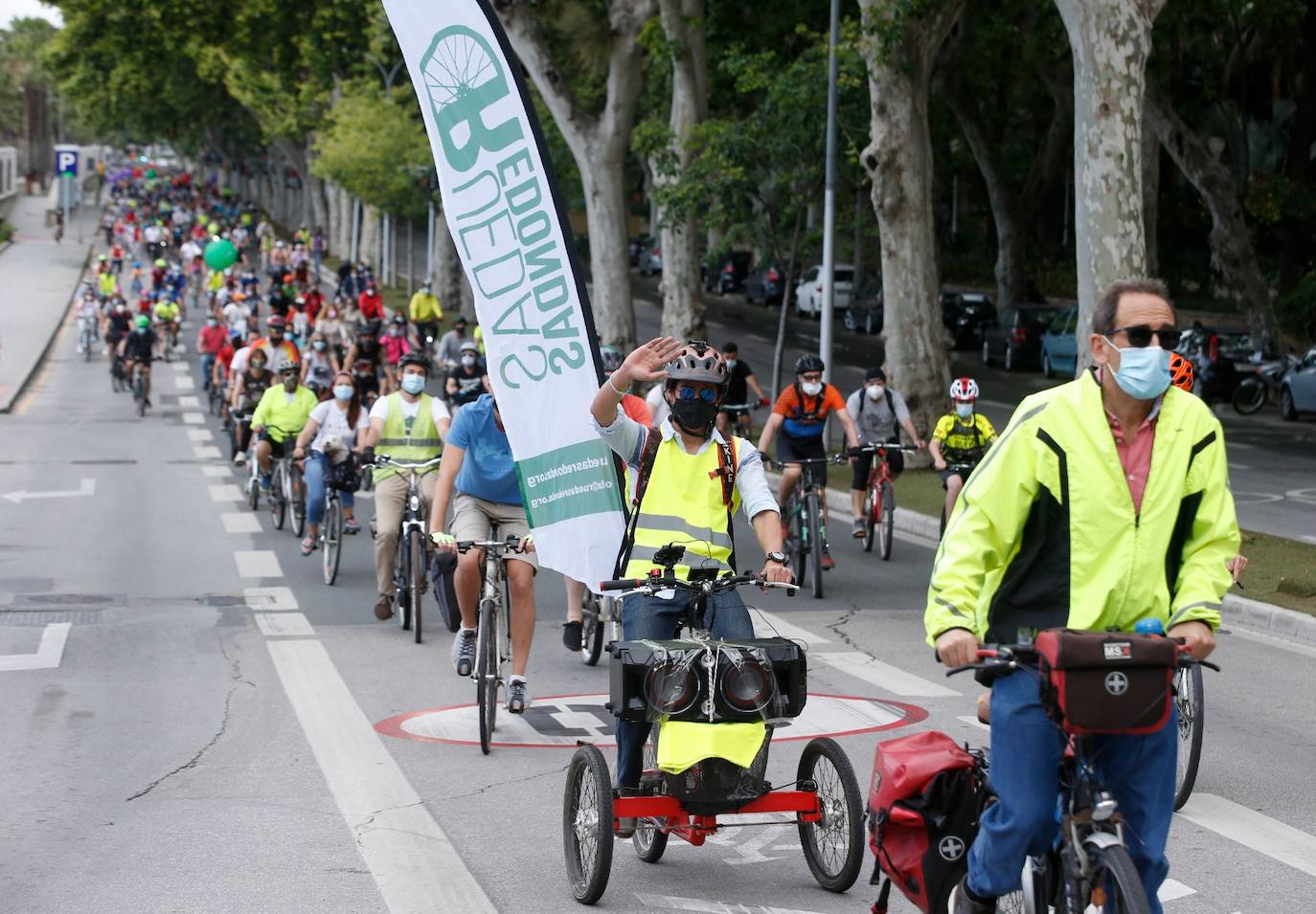 Ruedas Redondas ha celebrado este domingo la segunda 'bicifestación'. 