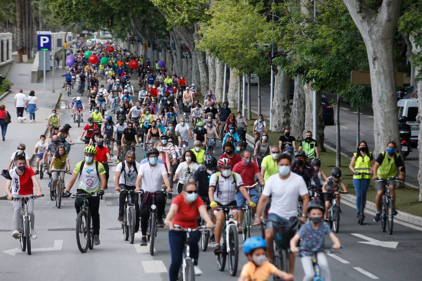 Ruedas Redondas ha celebrado este domingo la segunda 'bicifestación'. 