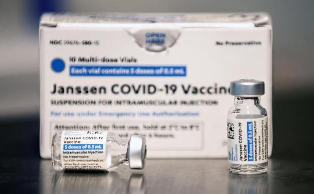 Sanidad autoriza que los menores de 60 sean vacunados con Janssen