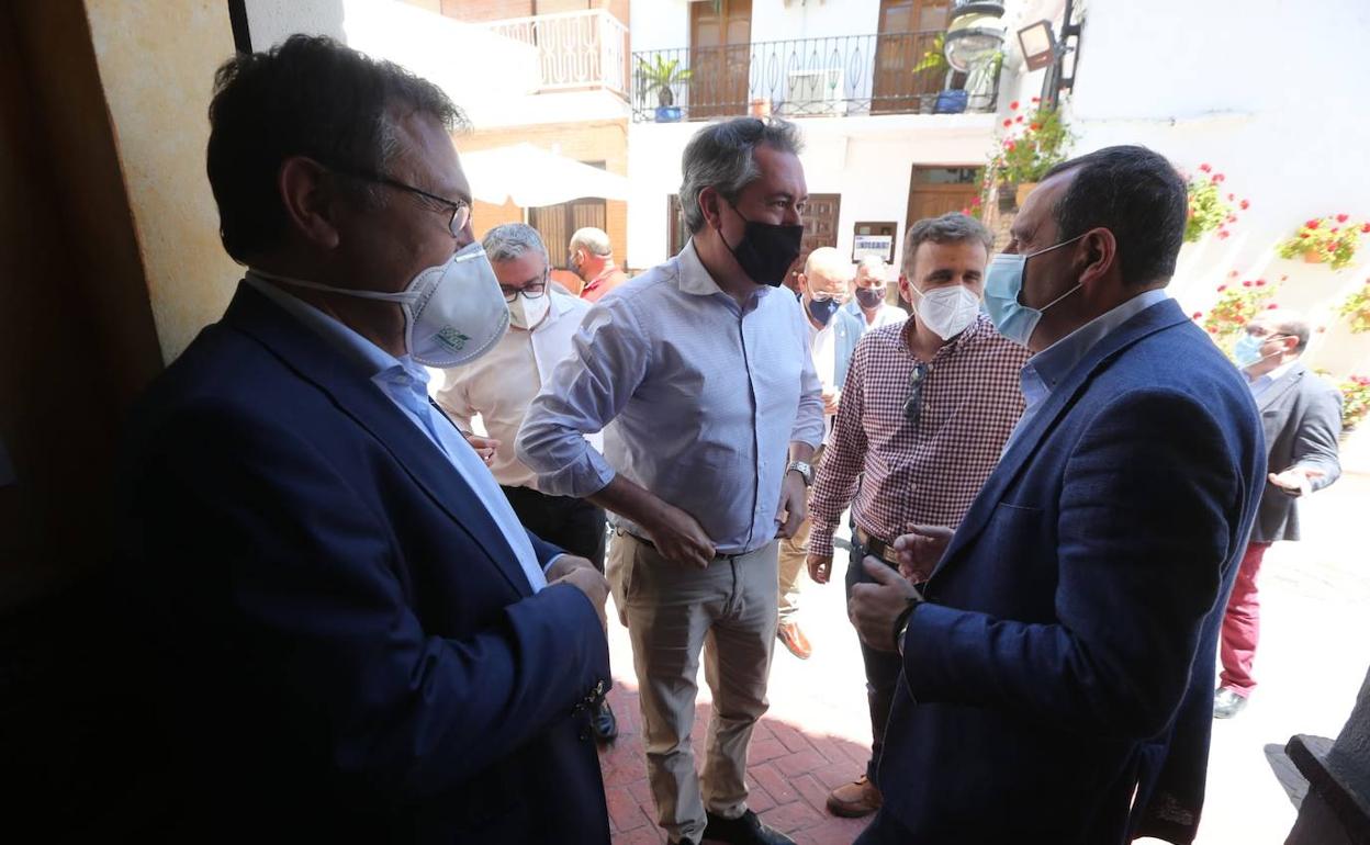 Espadas, en el centro, junto a López, Ruiz Espejo y Heredia. 