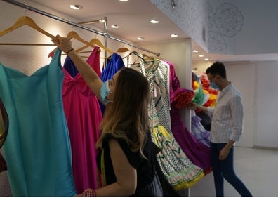 Imagen secundaria 1 - La moda flamenca despierta de su letargo