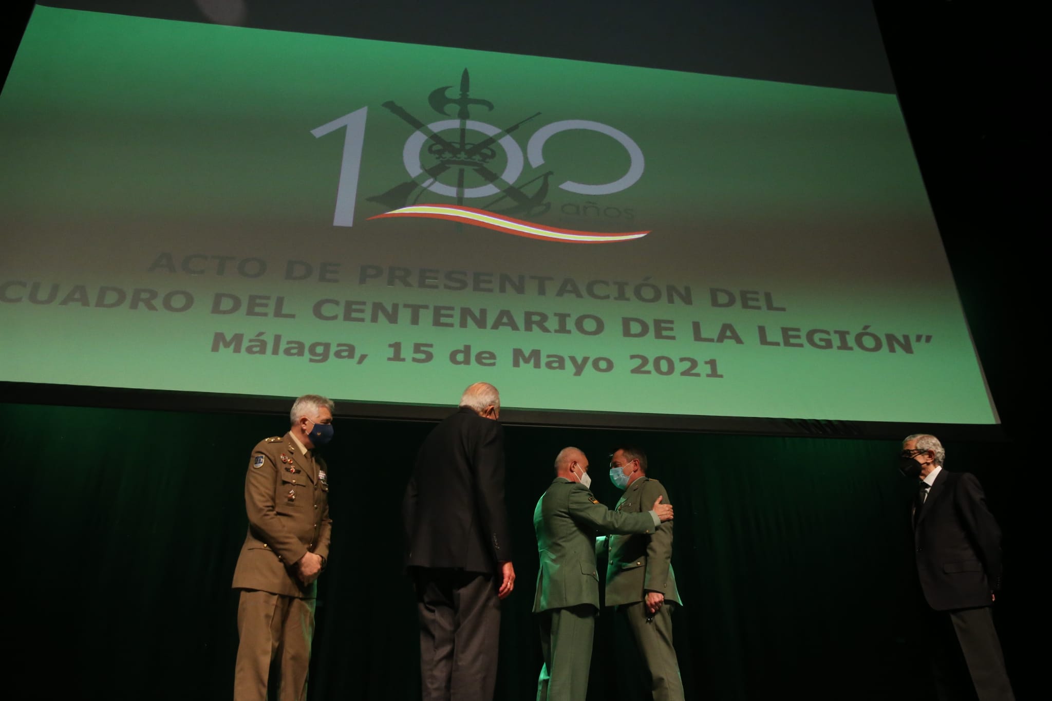 Los momentos finales del asedio que sufrieron 16 legionarios españoles en el llamado desde entonces 'Blocao de la Muerte', en la defensa de Melilla ante los ataques de los rifeños, es la escenificación que el denominado 'pintor de batallas', Augusto Ferrer Dalmau, ha elegido como tema para el Cartel del Centenario de La Legión.