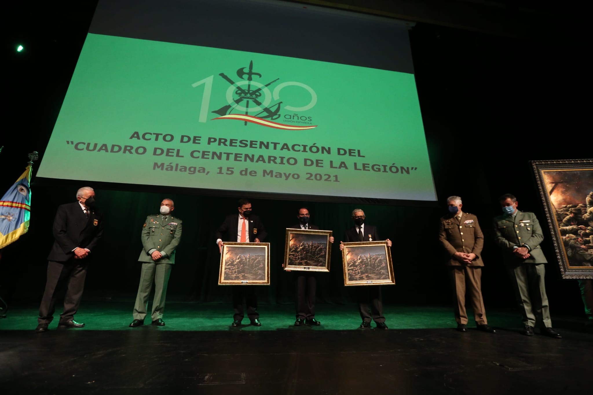 Javier González de Lara, Braulio Medel y Pedro Luis Gómez fueron obsequiados con una réplica de la obra de Ferrer Dalmau