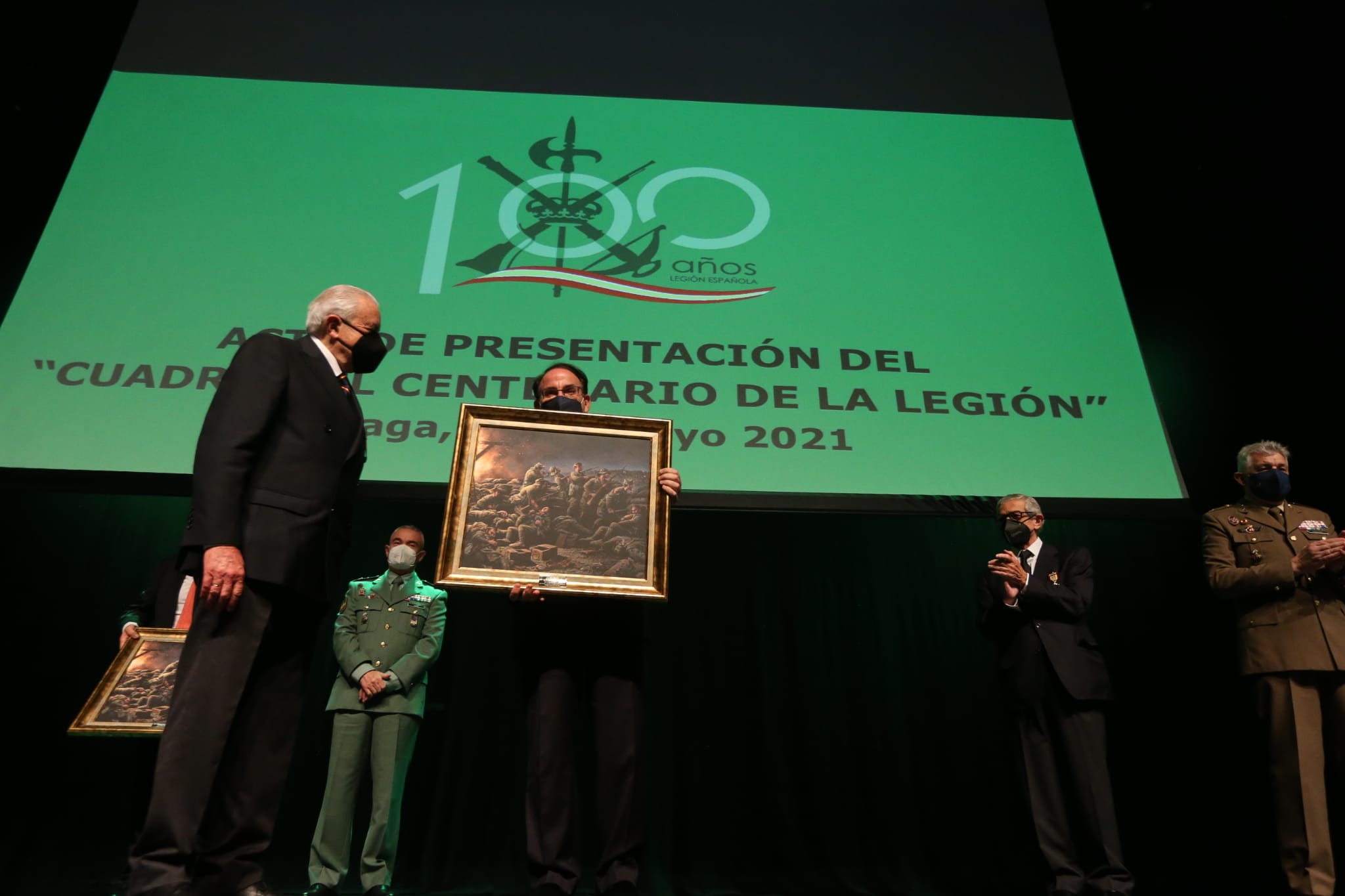 Los momentos finales del asedio que sufrieron 16 legionarios españoles en el llamado desde entonces 'Blocao de la Muerte', en la defensa de Melilla ante los ataques de los rifeños, es la escenificación que el denominado 'pintor de batallas', Augusto Ferrer Dalmau, ha elegido como tema para el Cartel del Centenario de La Legión.