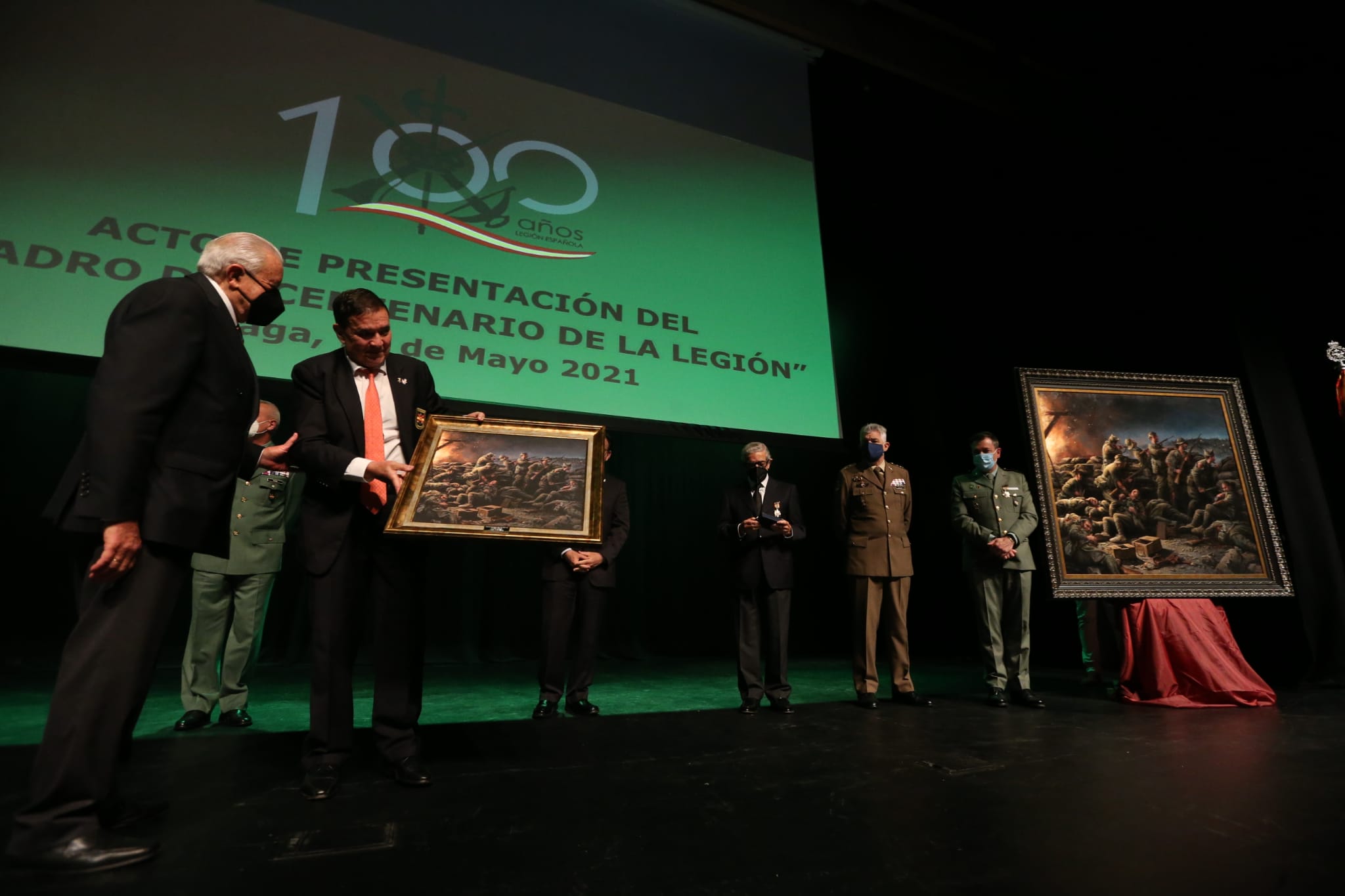 Los momentos finales del asedio que sufrieron 16 legionarios españoles en el llamado desde entonces 'Blocao de la Muerte', en la defensa de Melilla ante los ataques de los rifeños, es la escenificación que el denominado 'pintor de batallas', Augusto Ferrer Dalmau, ha elegido como tema para el Cartel del Centenario de La Legión.