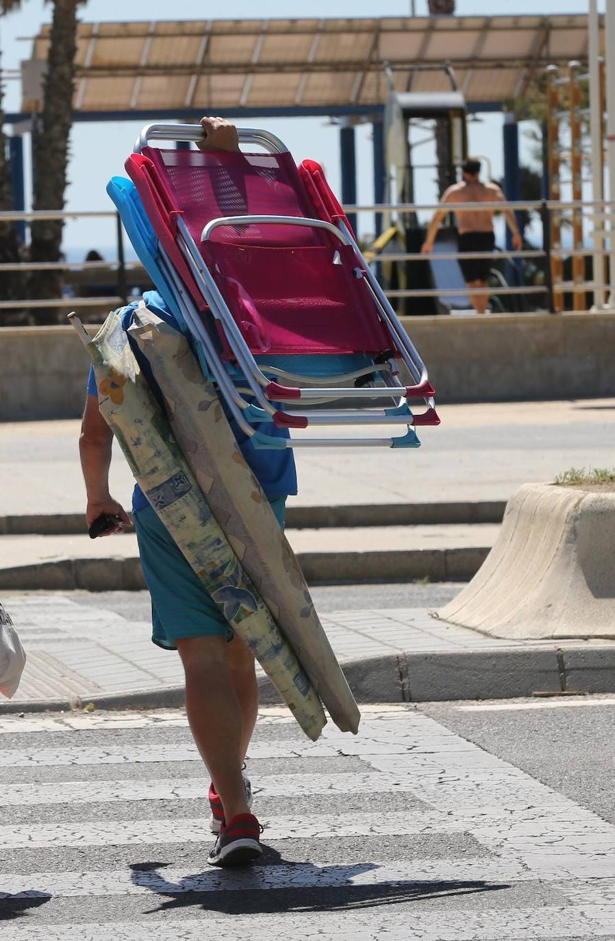 Numerosos malagueños aprovecharon el día para disfrutar del mar. 