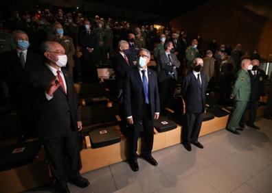 Imagen secundaria 1 - Málaga regala a La Legión el Cuadro del Centenario