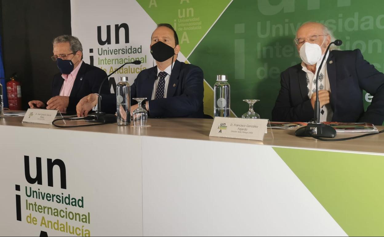 José Ángel Narváez, José Ignacio García y Francisco González, en la sede de la UNIA en Málaga. 