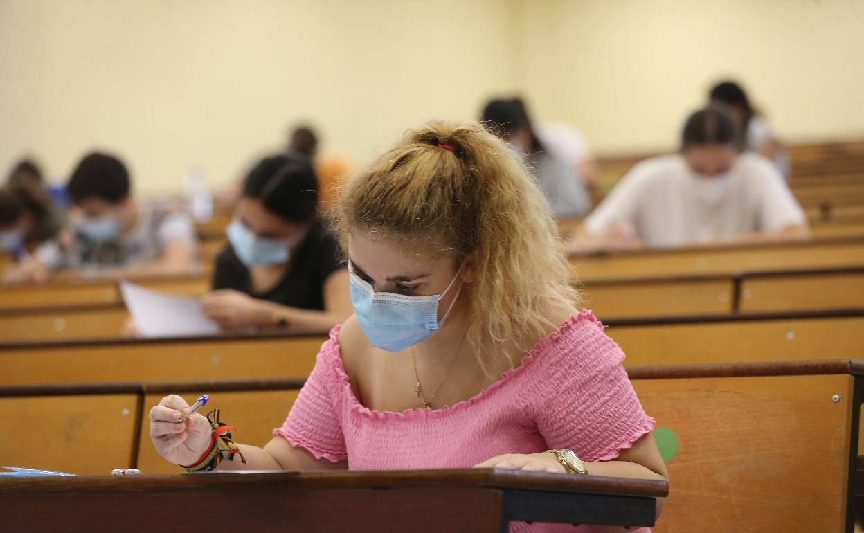 El uso de mascarilla será obligatorio en los exámenes de selectividad también este año. 