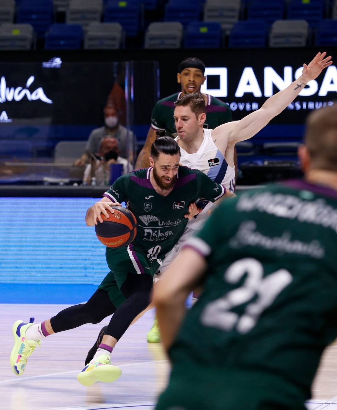 El Unicaja dijo adiós a la temporada tras perder por 90-96 ante el Real Madrid 