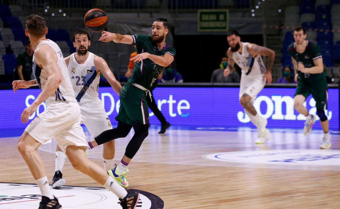 El Unicaja dijo adiós a la temporada tras perder por 90-96 ante el Real Madrid 