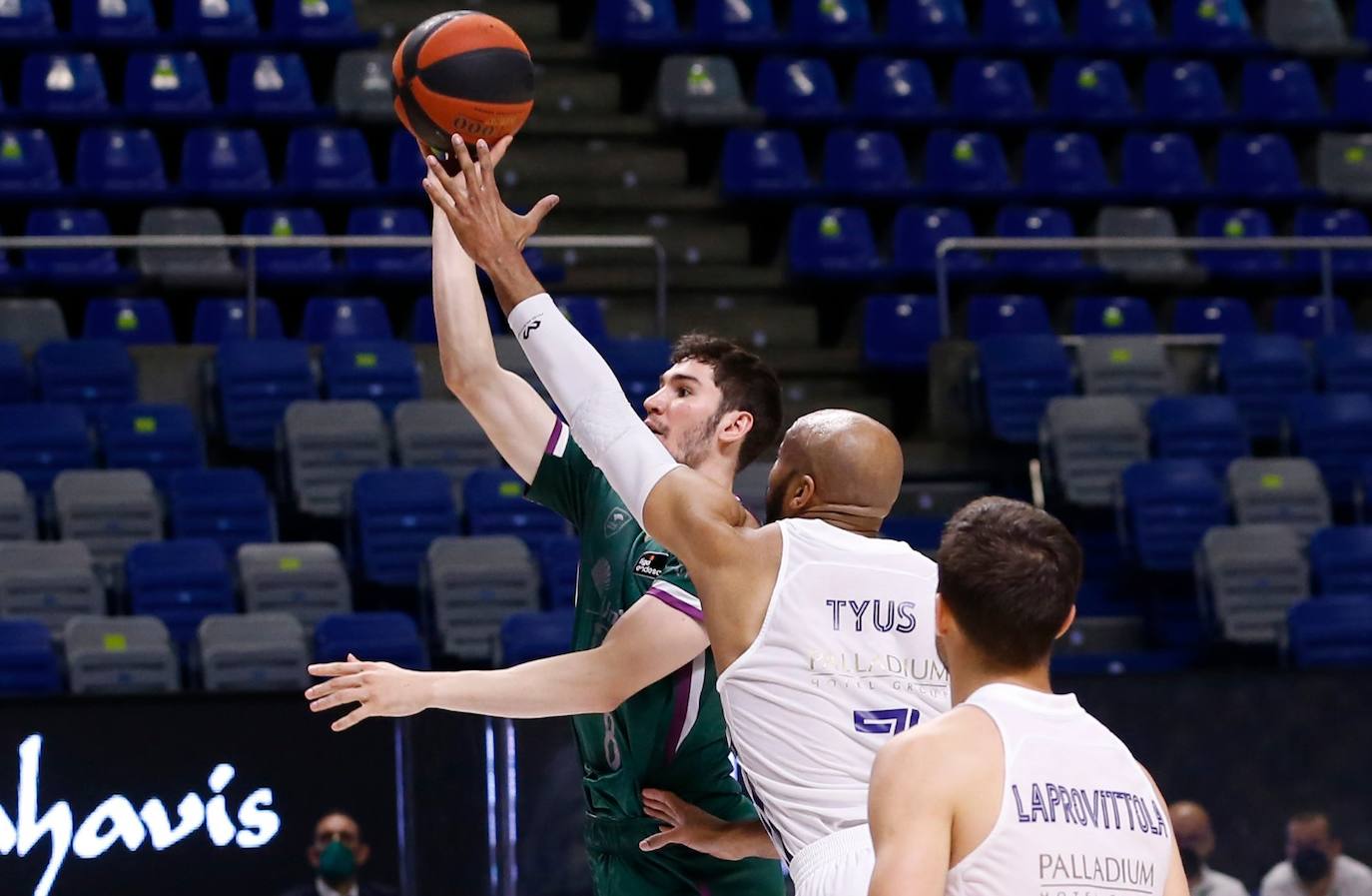 El Unicaja se despide de la Liga regular en el Palacio de los Deportes de Málaga 