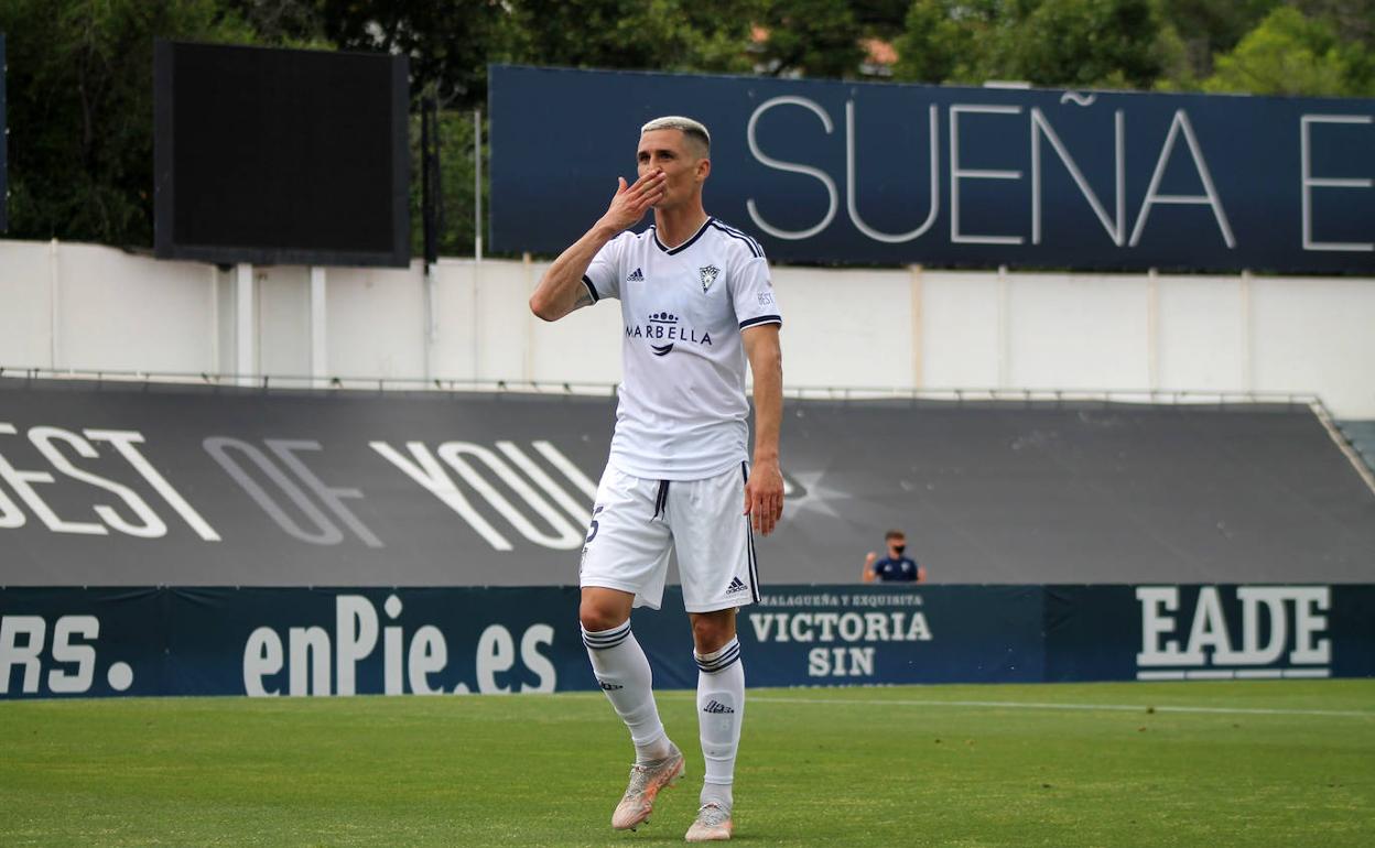 Callejón celebra un gol en el partido de este domingo. 