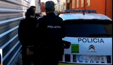 Momento de la detención de los sospechosos. 