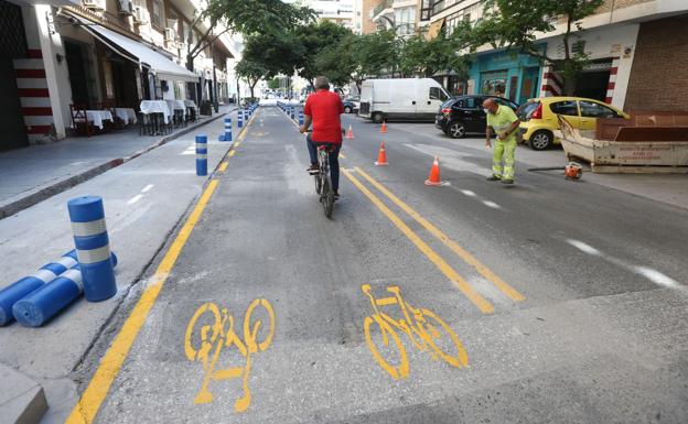 Galería. El Área de Movilidad ha habilitado este carril bici provisional