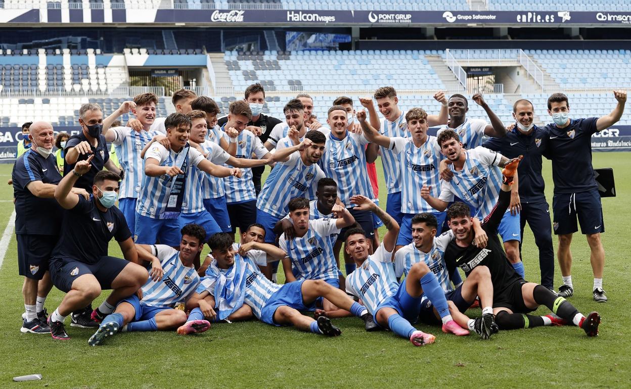 El juvenil del Málaga, campeón de Liga en La Rosaleda