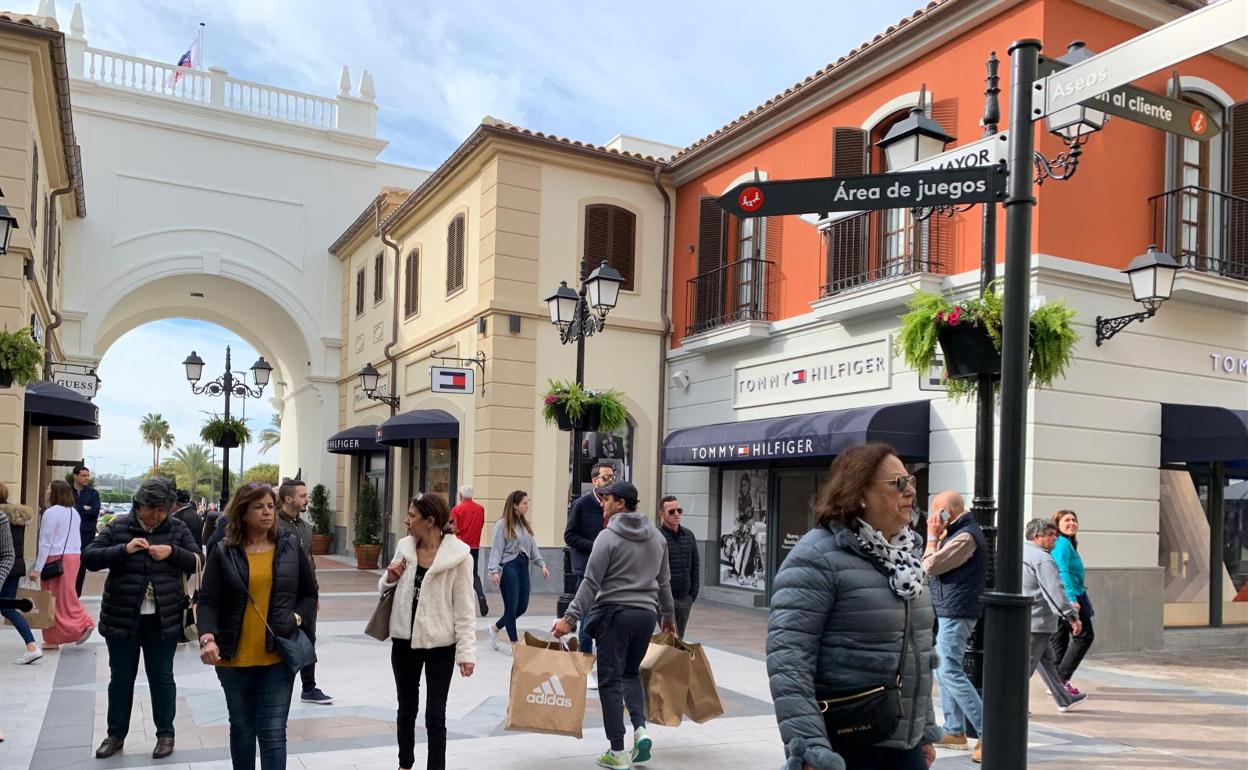 Horarios comercios domingo Málaga: Los centros comerciales de Málaga podrán abrir todos los domingos del verano a partir del 20 de julio