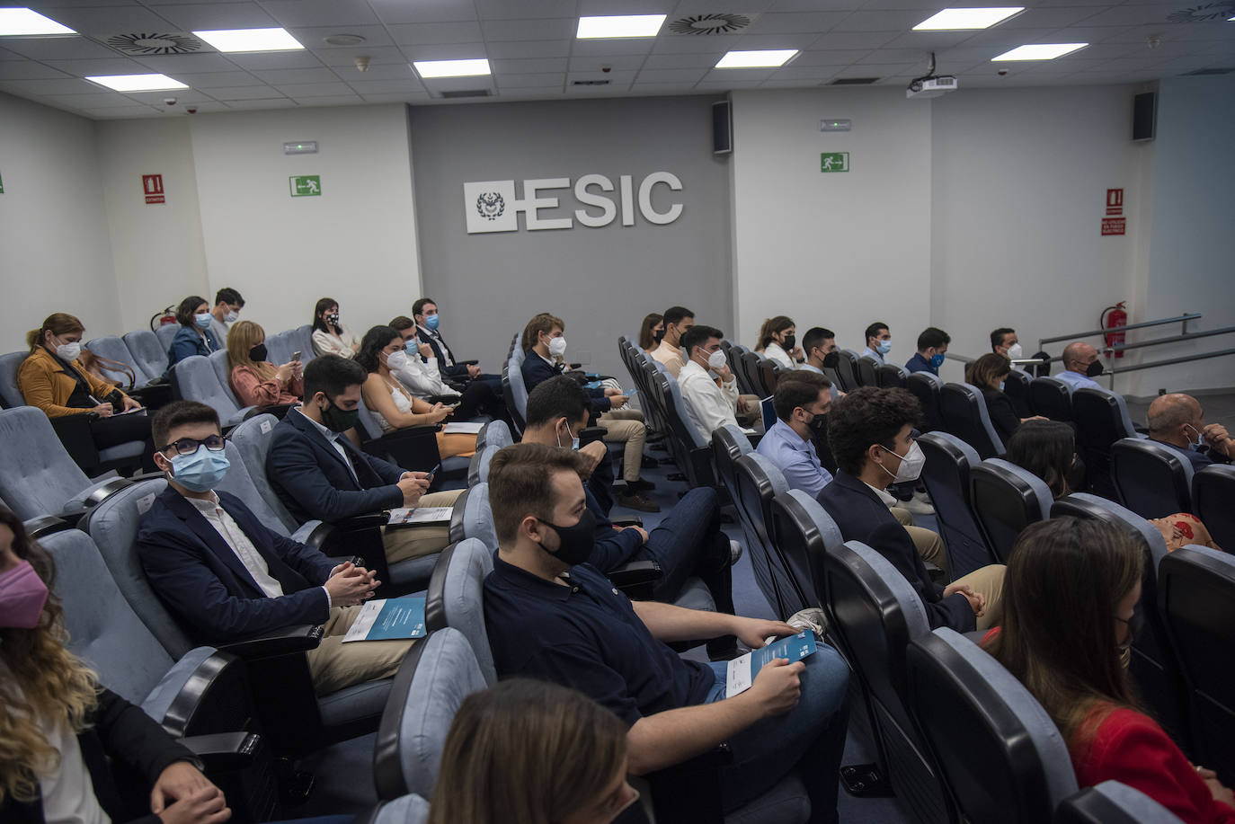 Entrega de diplomas de Talent Lab en ESIC Málaga. 