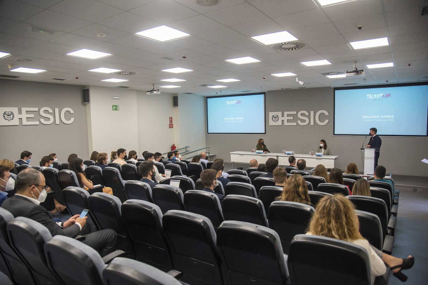 Entrega de diplomas de Talent Lab en ESIC Málaga. 