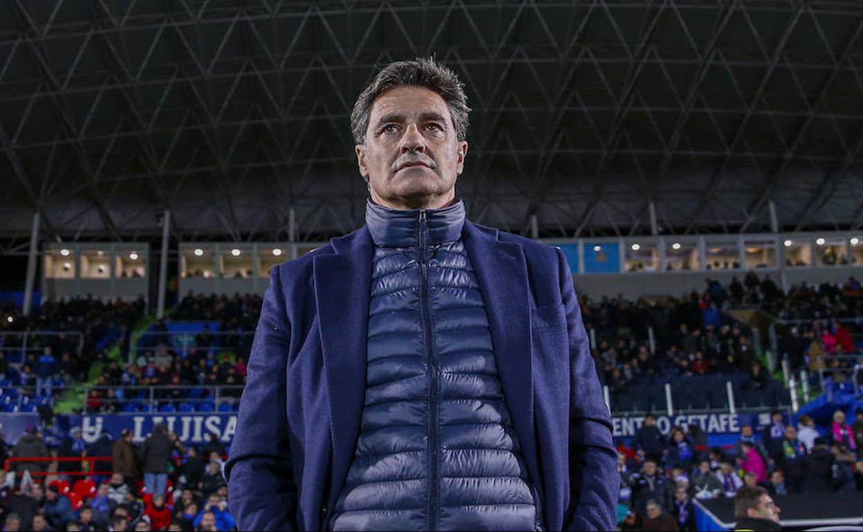 El entrenador, Míchel González, durante un partido en el Coliseum Alfonso Pérez, el estadio del Getafe.