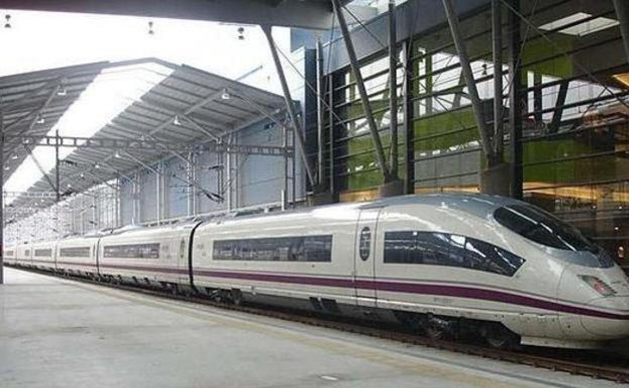 Renfe refuerza el AVE Málaga-Madrid y la media distancia Málaga-Sevilla