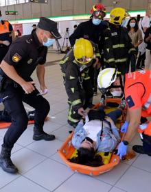 Imagen secundaria 2 - Un simulacro de accidente en el metro de Málaga pone a prueba la eficacia de los planes de emergencia
