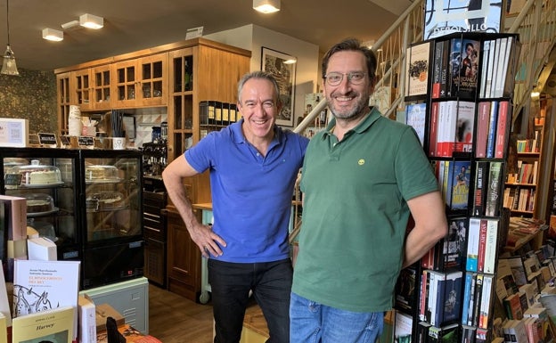 José María Sancho y Juan Ramón García, fundadores de la librería.