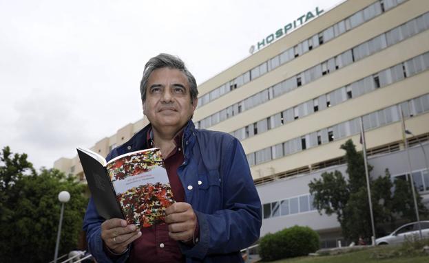 El médico y escritor, Francisco Tinahones, publica su primer libro de poemas