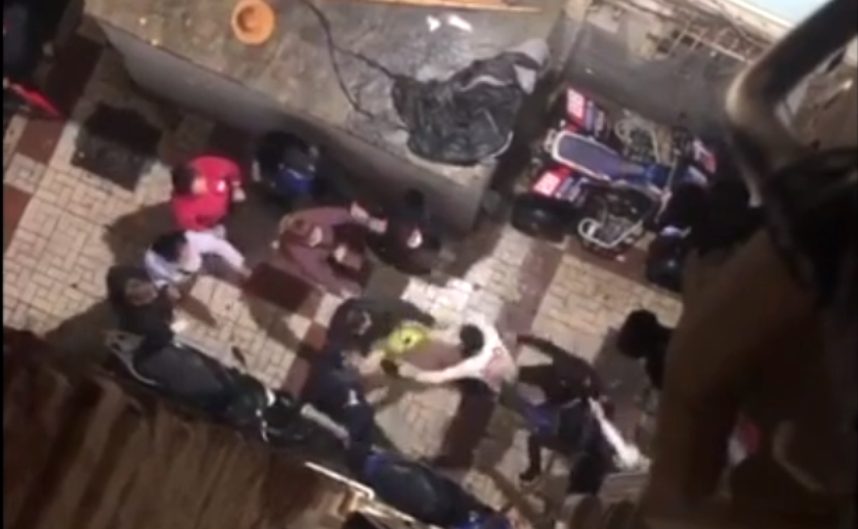 Imagen del linchamiento que sufrió el presunto agresor. 
