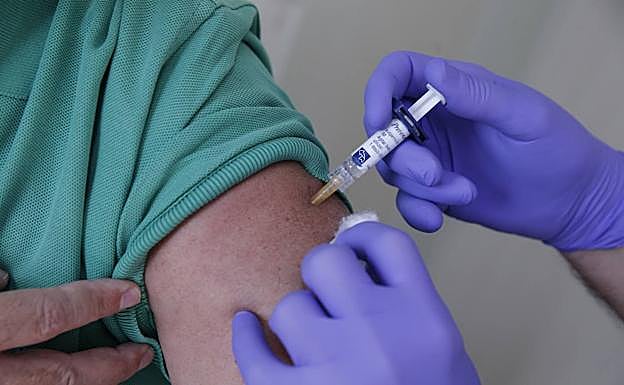 La Junta anuncia que los andaluces de 43, 44 y 45 años ya pueden pedir cita para vacunarse 