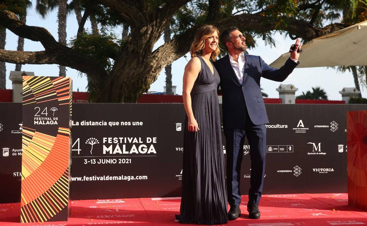 Alfombra roja del 24 Festival de Málaga: Del «mírame la etiqueta» a las deportivas «robadas» de Banderas o un sombrero de verdiales: las anécdotas del último photocall