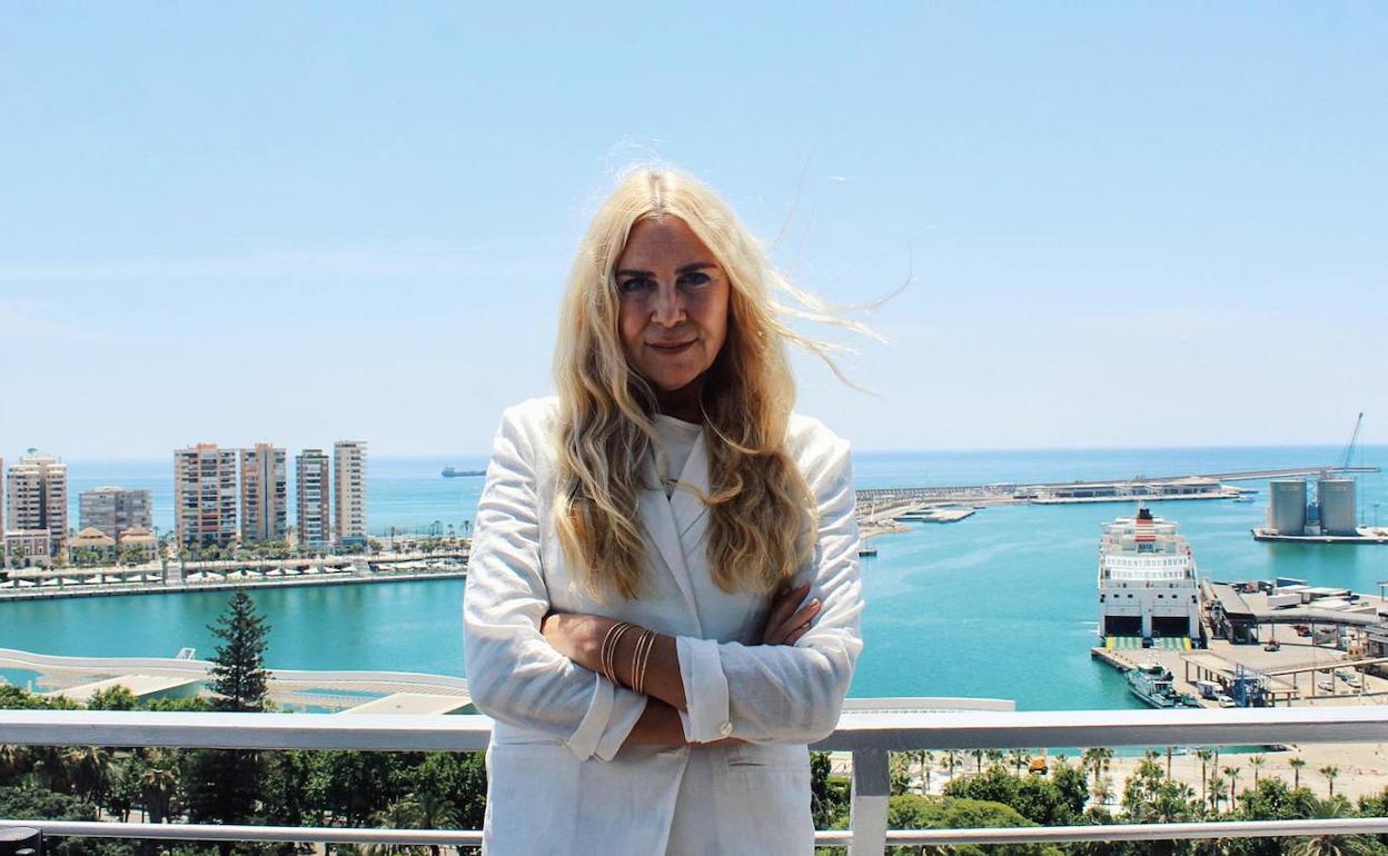 Susy Gómez se encarga de los decorados y del vestuario de 'El vientre del mar', de Agustí Villaronga. 