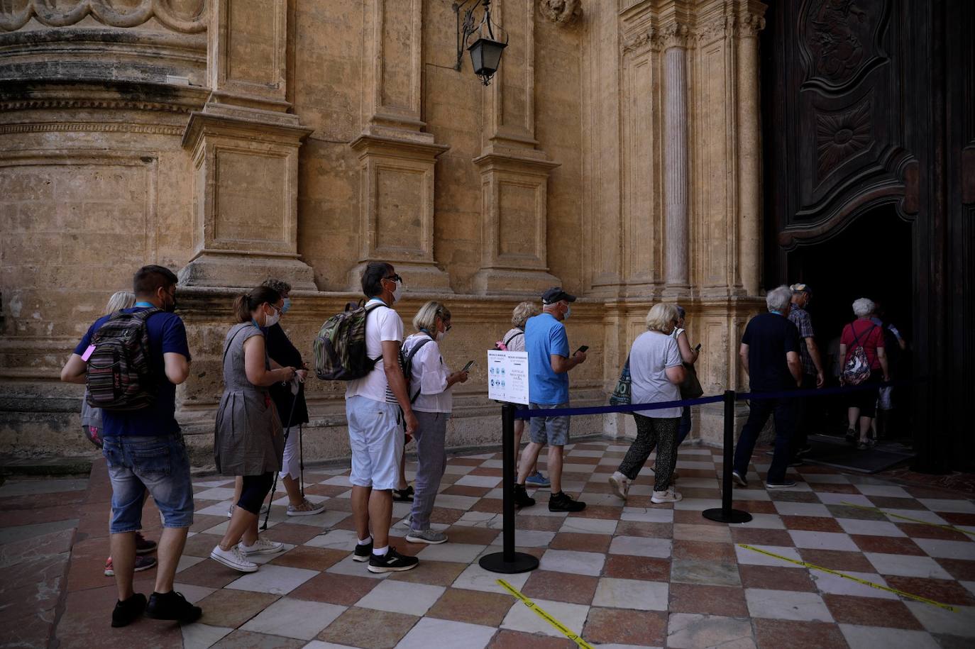 Cruceristas, en una visita guiada por el centro de Málaga 