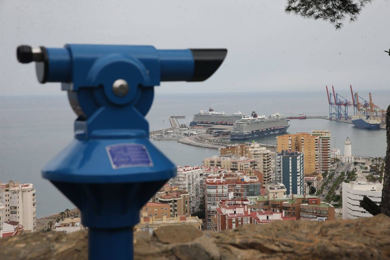 Panorámica de los cruceros desde Gibralfaro