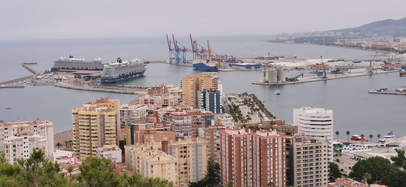 Panorámica de los cruceros desde Gibralfaro