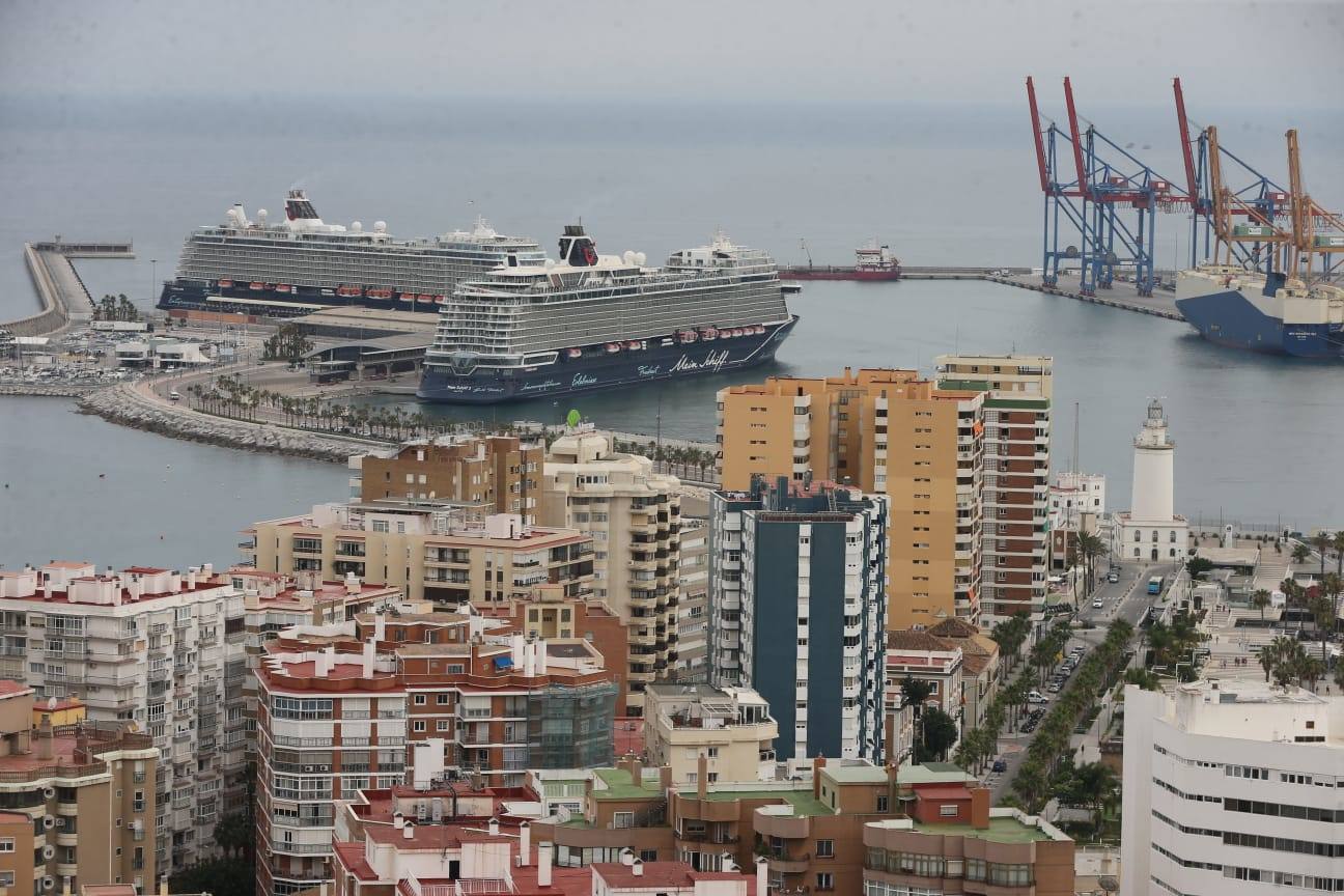 Panorámica de los cruceros desde Gibralfaro