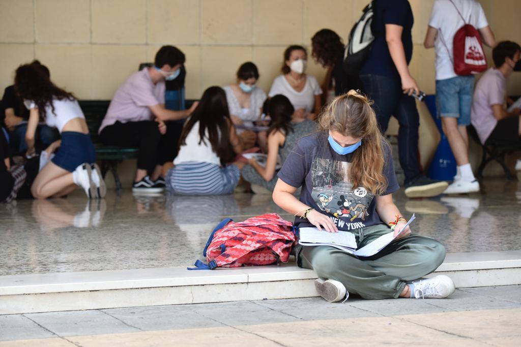 Algunos de los estudiantes que se examinaron en el campus de Teatinos 