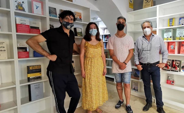 Carlos San Juan, Natalia Humenyuk, Jonathan Santos y Jesús Otaola, en el nuevo local de Proteo.