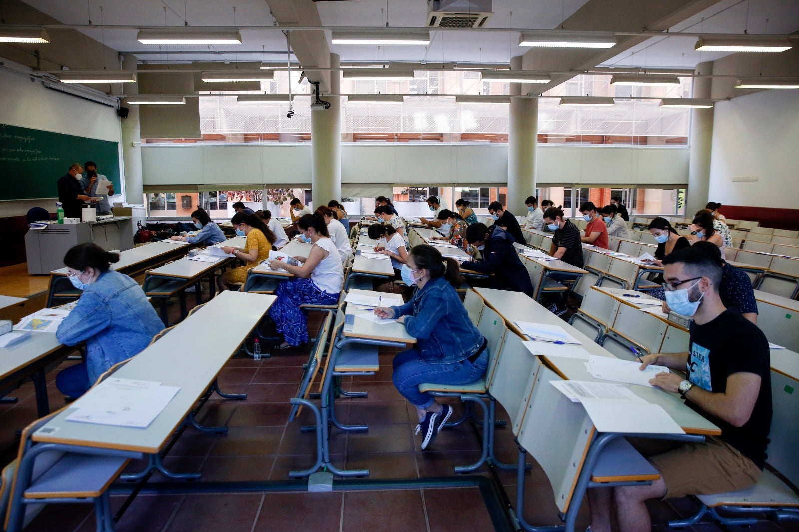 Más de 8.000 personas se enfrentan a las oposiciones docentes en la provincia tras el retraso obligado por la pandemia 