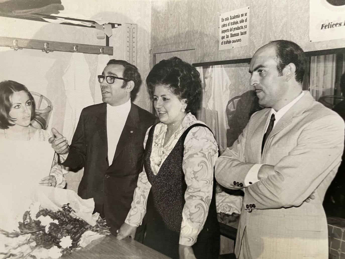 Fotos: Reme Madueño, 64 años en su negocio de peluquería, la escuela profesional &#039;Antonio-Eloy&#039;