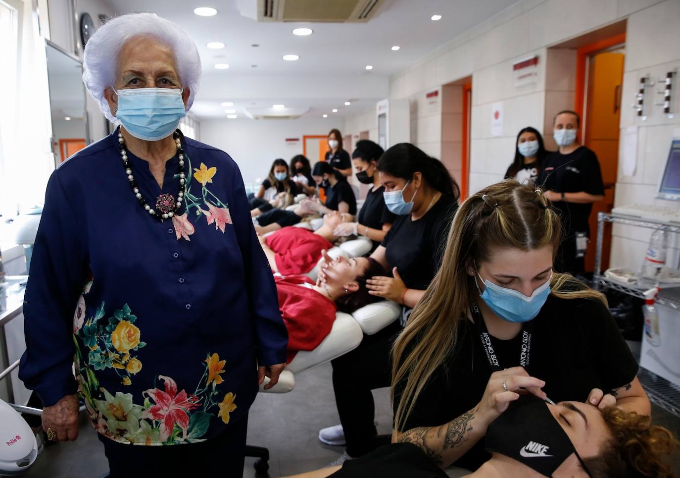 Fotos: Reme Madueño, 64 años en su negocio de peluquería, la escuela profesional &#039;Antonio-Eloy&#039;