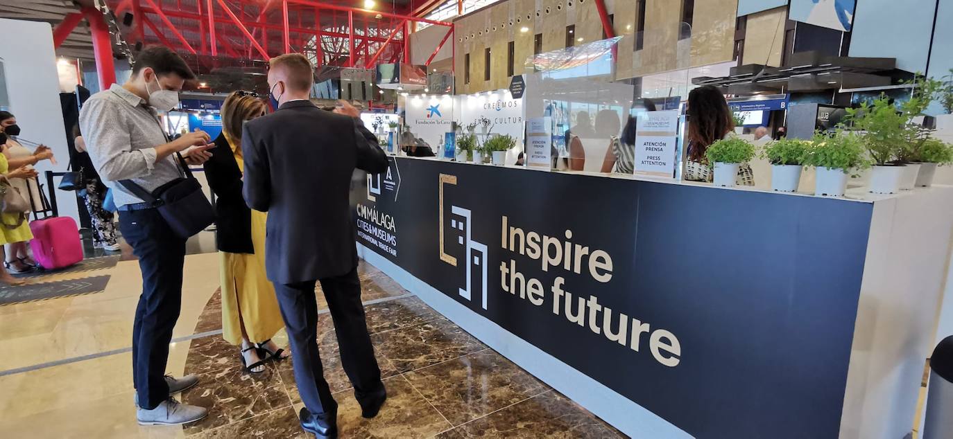 El foro internacional reúne este lunes y martes en el Palacio de Ferias de la capital a un millar de profesionales del sector cultural para debatir sobre cuestiones como los retos que plantea la digitalización de las instituciones artísticas o las nuevas relaciones que estas entidades empiezan a desarrollar con sus audiencias y sus entornos urbanos.