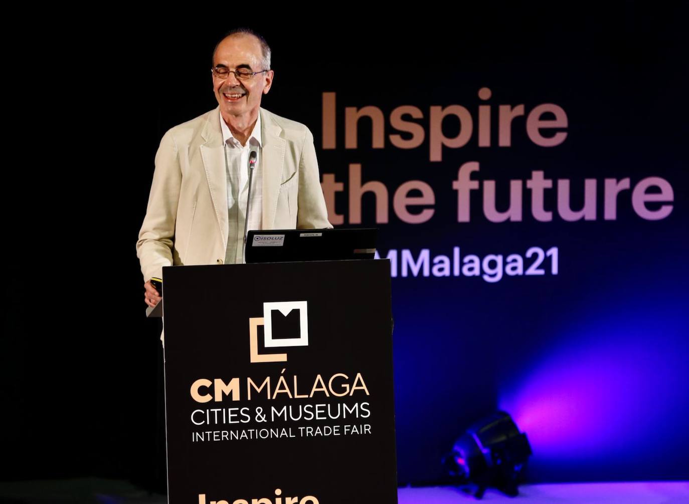 El foro internacional reúne este lunes y martes en el Palacio de Ferias de la capital a un millar de profesionales del sector cultural para debatir sobre cuestiones como los retos que plantea la digitalización de las instituciones artísticas o las nuevas relaciones que estas entidades empiezan a desarrollar con sus audiencias y sus entornos urbanos.