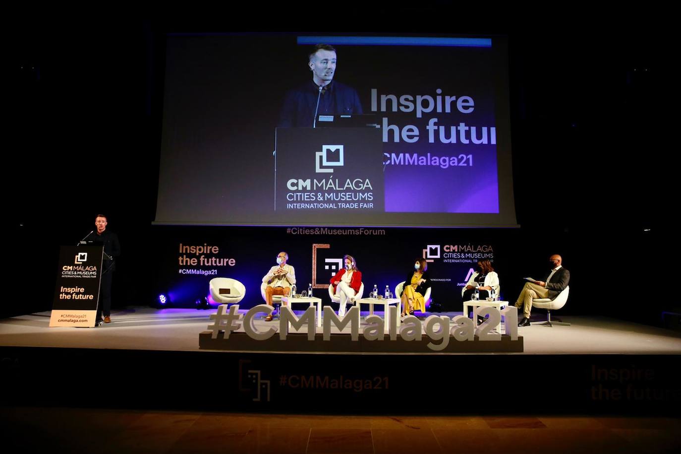El foro internacional reúne este lunes y martes en el Palacio de Ferias de la capital a un millar de profesionales del sector cultural para debatir sobre cuestiones como los retos que plantea la digitalización de las instituciones artísticas o las nuevas relaciones que estas entidades empiezan a desarrollar con sus audiencias y sus entornos urbanos.