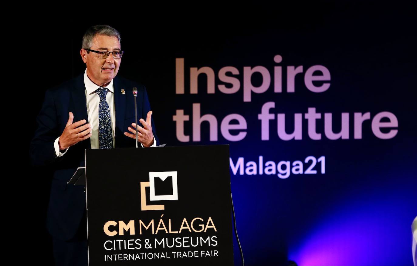 El foro internacional reúne este lunes y martes en el Palacio de Ferias de la capital a un millar de profesionales del sector cultural para debatir sobre cuestiones como los retos que plantea la digitalización de las instituciones artísticas o las nuevas relaciones que estas entidades empiezan a desarrollar con sus audiencias y sus entornos urbanos.