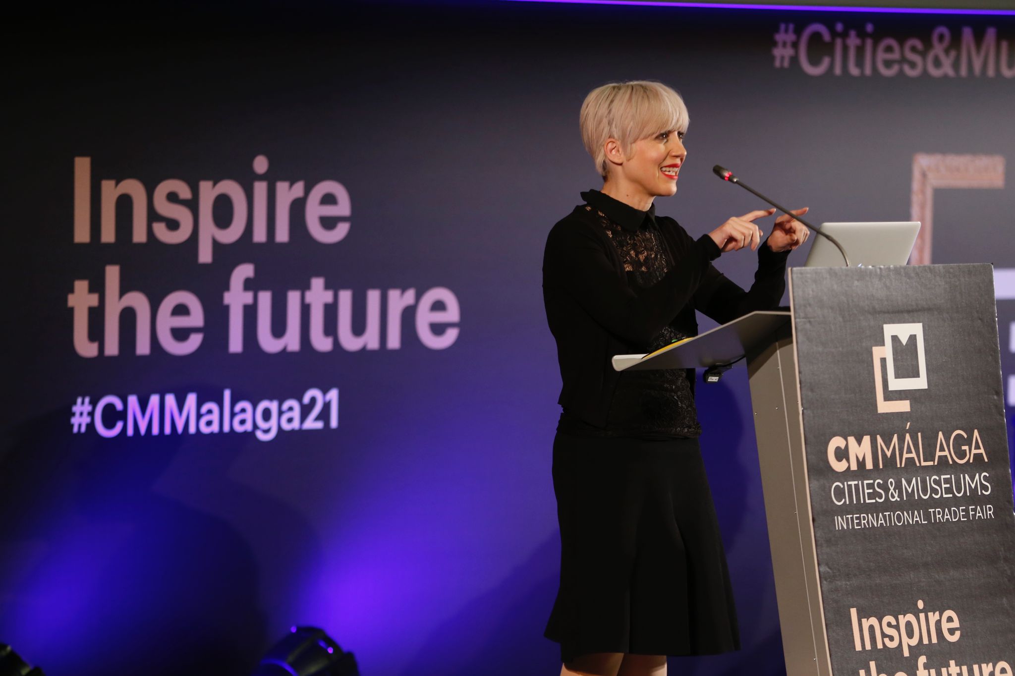 El foro internacional reúne este lunes y martes en el Palacio de Ferias de la capital a un millar de profesionales del sector cultural para debatir sobre cuestiones como los retos que plantea la digitalización de las instituciones artísticas o las nuevas relaciones que estas entidades empiezan a desarrollar con sus audiencias y sus entornos urbanos.