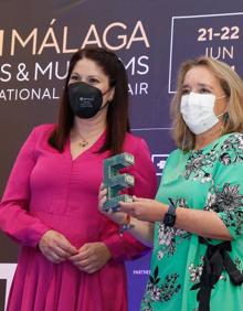Imagen secundaria 2 - Arriba, José Lebrero recoge el premio honorífico a la trayectoria profesional. Sobre estas líneas, Manuel Castillo, Mar Sánchez Estrella y Yolanda de Aguilar y en la última foto, Noelia Losada y Macarena O'Neill 